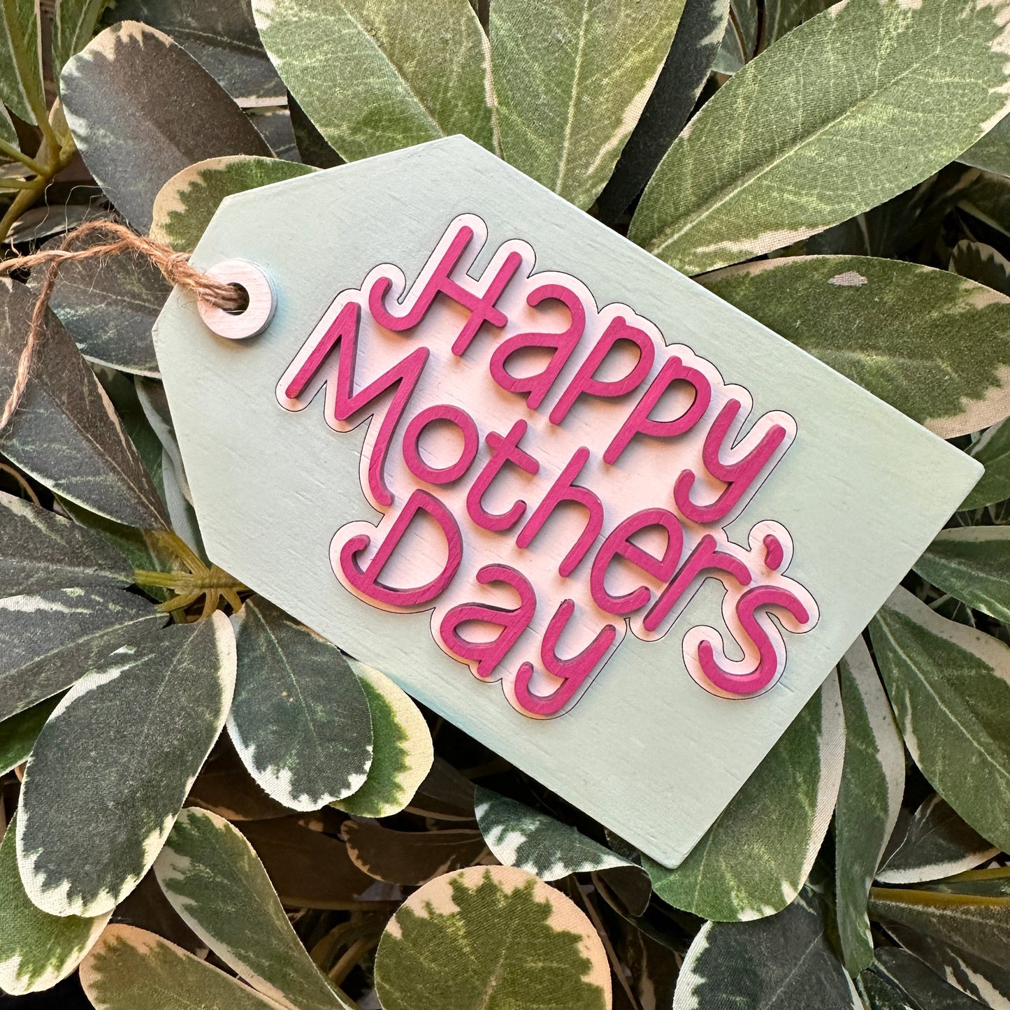 A laser-cut gift tag that says Happy MOther's Day